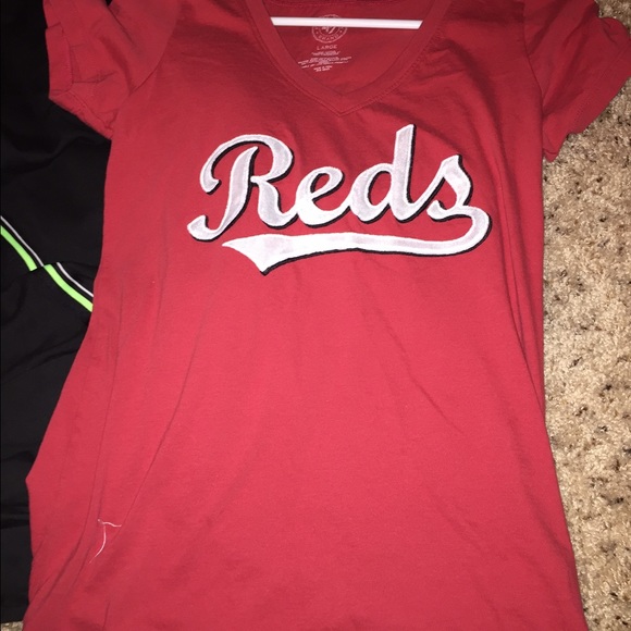 Reds tee