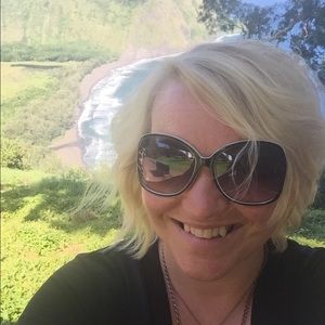 Meet your Posher, Crystal