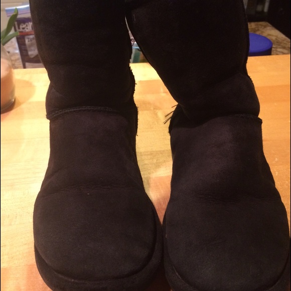 Short black Uggs size 7