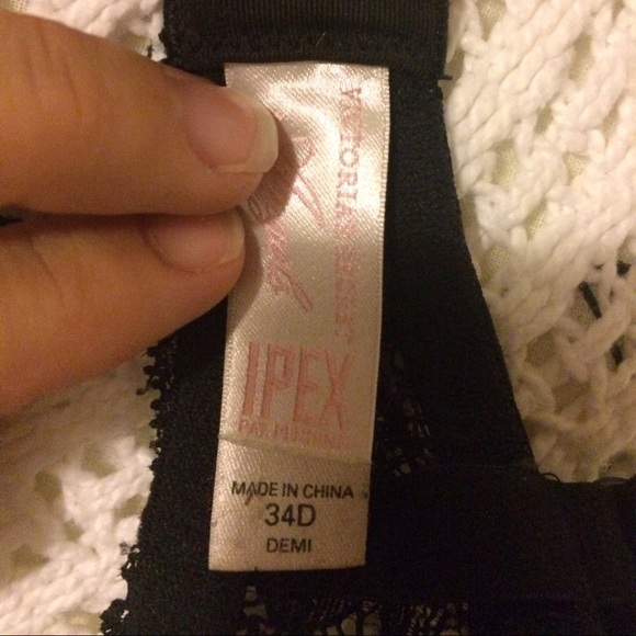 💥SOLD💥 Victoria's Secret. Black Lace Bra. Demi. - Picture 2 of 3
