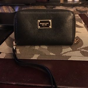 Micheal Kors Phone Clutch.