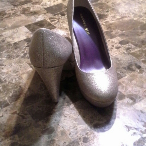 Women Shoes - Picture 3 of 3