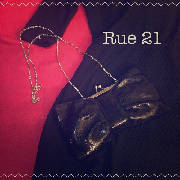 Rue 21 oversized sequined bow clutch 🎀