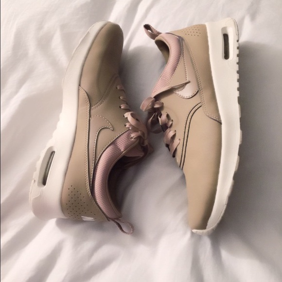 Nike Shoes - Nike air max Thea desert camo
