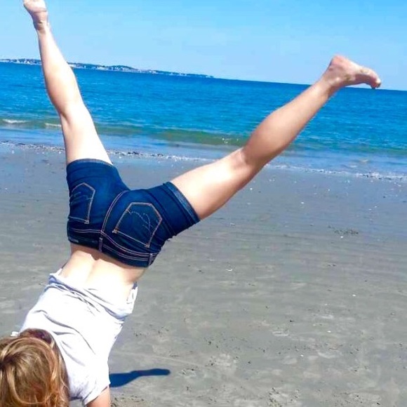 Meet your Posher, Claire! - Picture 3 of 3