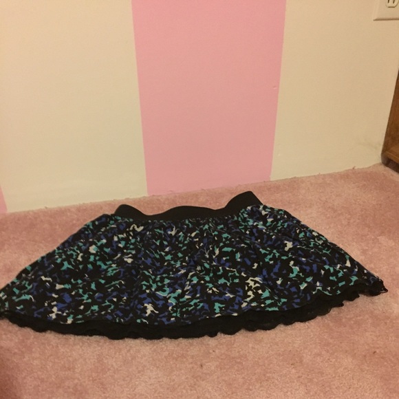 delia's skirt - Picture 2 of 3