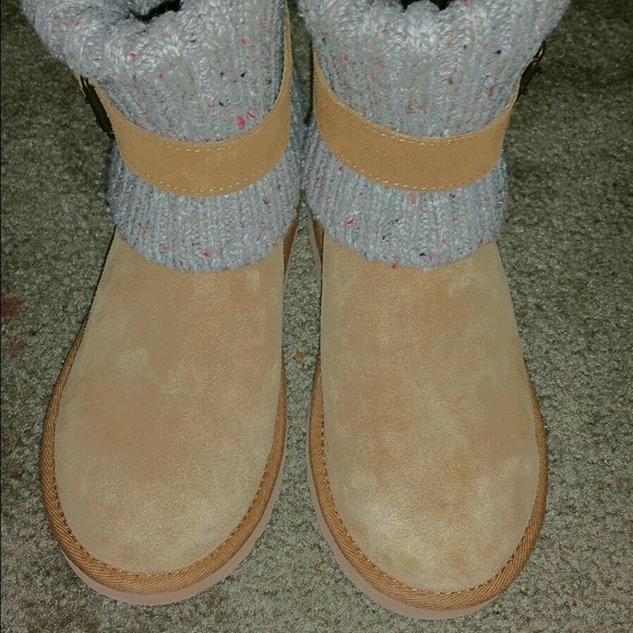 🔴SOLD SOLD🔴Ugg Boots - Picture 3 of 4