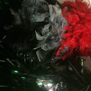 🎃👻 5 Halloween feather boas: 3black, 1gray, 1red