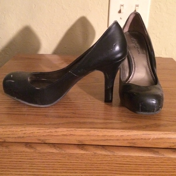 Black heels - Picture 2 of 3