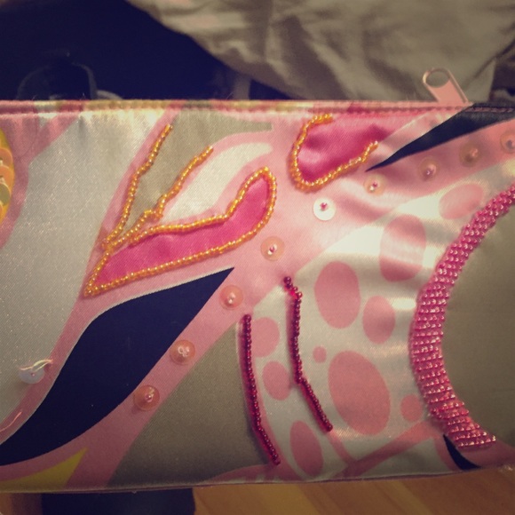 Amazing hand bag.