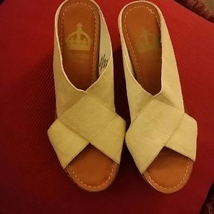 Crown Vintage Wedges