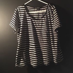 WHITE AND BLACK STRIPPED SHIRT