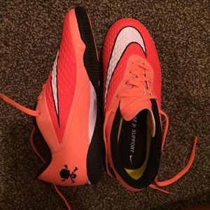 Nike hypervenom soccer cleats (Size 3.5y)