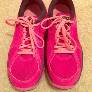 Nike dual fusion tennis shoes