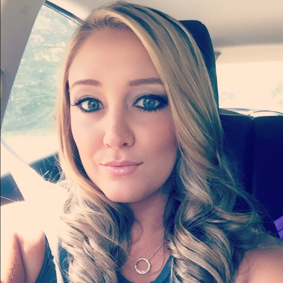 Meet your Posher, Lesley - Picture 2 of 2