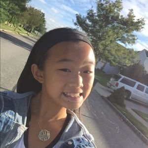 Meet your Posher, Chloe