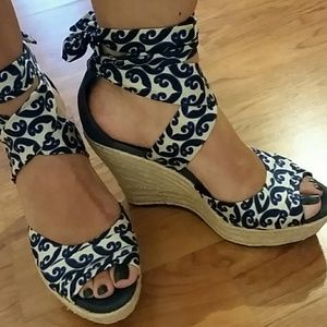 Super cute ankle tie UGG wedges