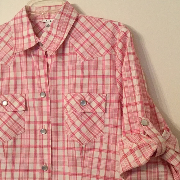 CAbi Tops - ✳️FLASH SALE✳️ CAbi roll tab button down shirt