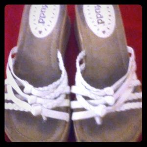 Mudd White slides size 8