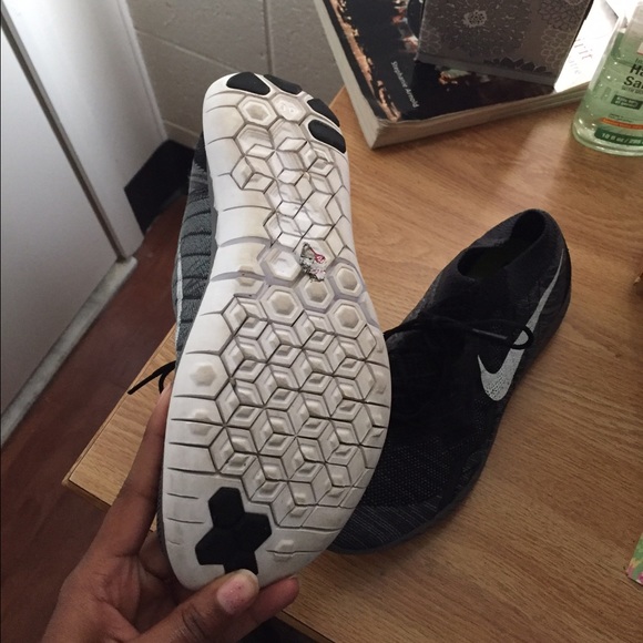 Sold ❤️❤️❤️Nike Flyknit Free run 3.0 - Picture 3 of 4