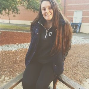 Meet your Posher, Dominique