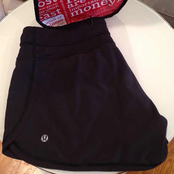 Lululemon groovy run shorts