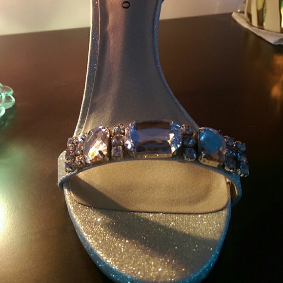 Shoe - Picture 2 of 3