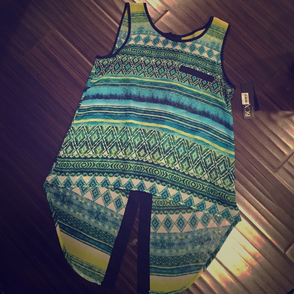 🔰DONATED🔰 NWT Multi-Colored Tribal Print Top