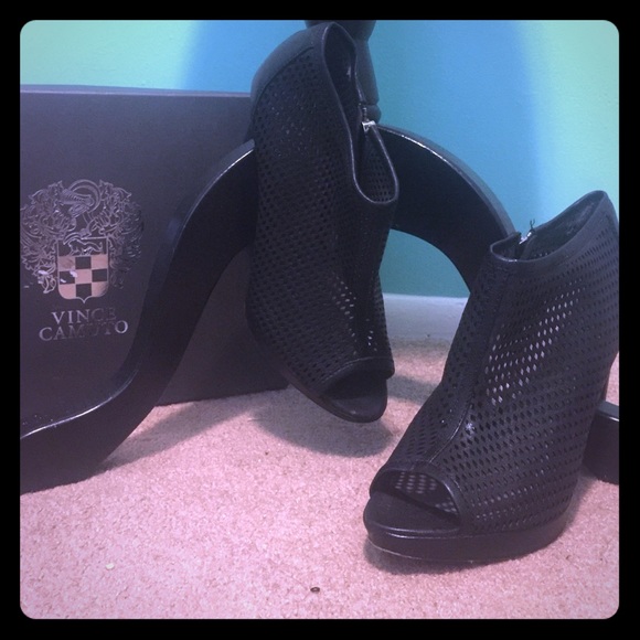 Vince Camuto Norda Bootie - Picture 1 of 4
