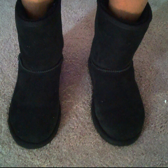 Ugg boot authentic has wears but still great