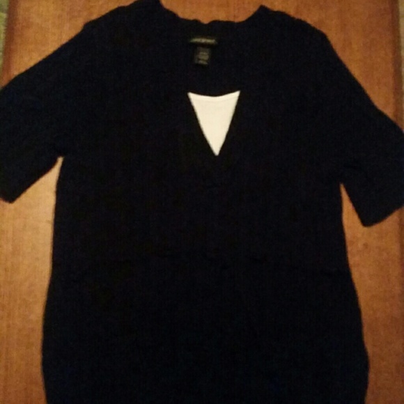 A short sleeved black sweater - Picture 1 of 3
