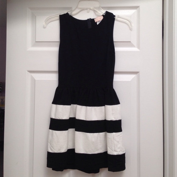 Adorable black and white dress