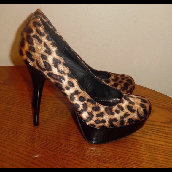 🌹Cheeta Rouge Print Heels🌹 - Picture 3 of 4
