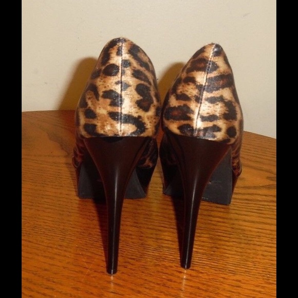 🌹Cheeta Rouge Print Heels🌹 - Picture 4 of 4