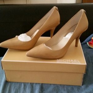 Michael Kors pumps size 8