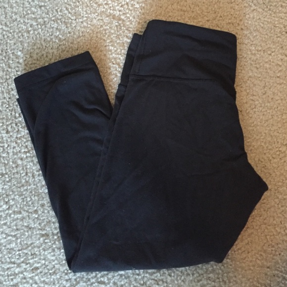 Size 6 lululemon black wunder unders