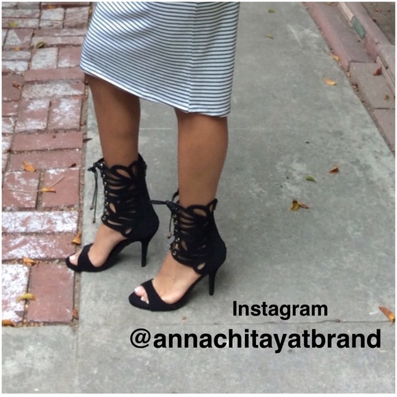 Sandals follow us on IG @annachitayatbrand