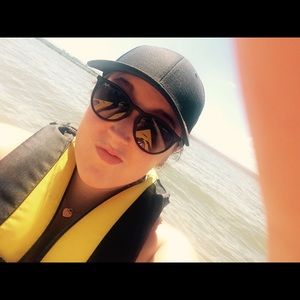 Meet your Posher, Carly