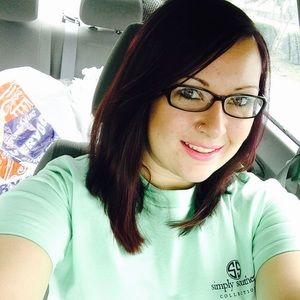 Meet your Posher, Caitlin