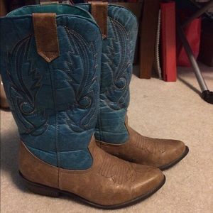 Blue cowboy boots (like new)