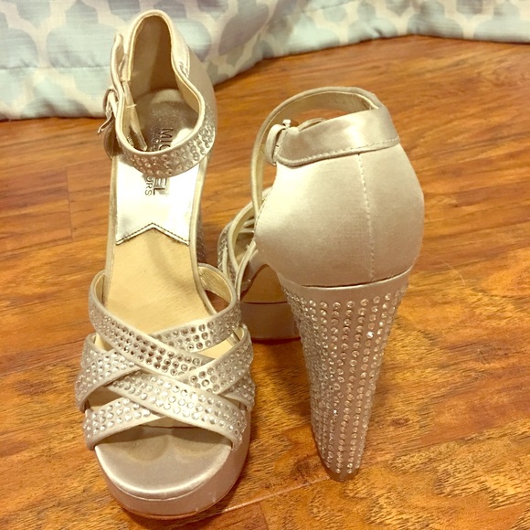 Michael Kors Shoes - Michael Kors size 7