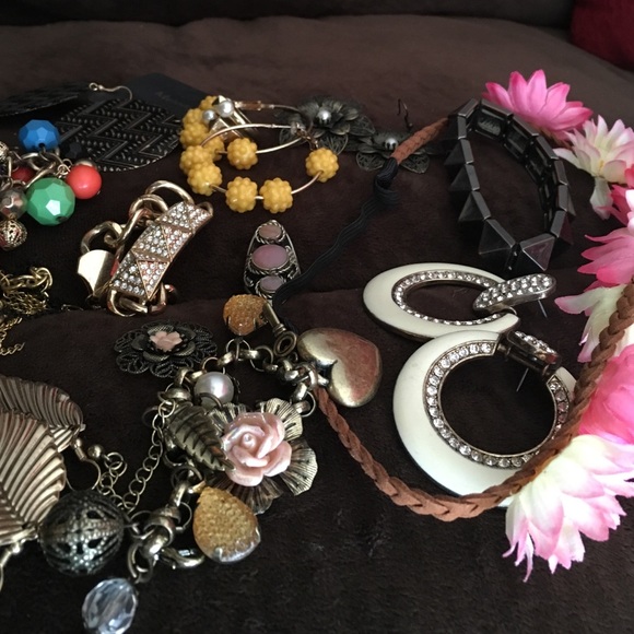 Jewelry bundle (Worth $55) - Picture 4 of 4