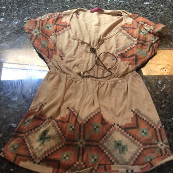 Aztec type top - Picture 1 of 3