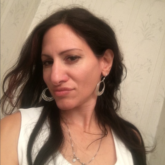 Meet your Posher, Joanne - Picture 2 of 2