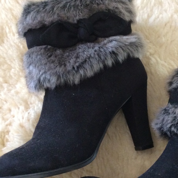 SOLD Fall boots - Picture 2 of 3