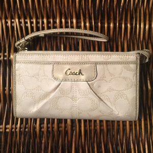 Very Nice Coach Wristlet Cream/Gold.
