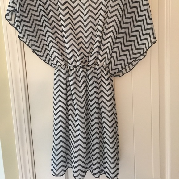 Large Fashionomics black and white chevron tunic - Picture 1 of 3