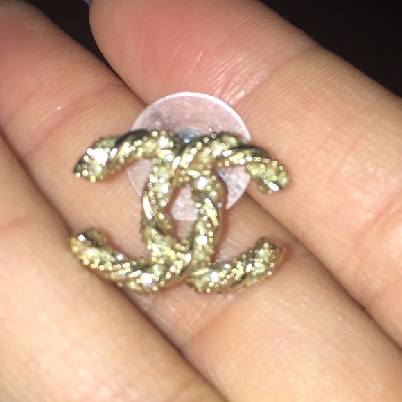 ❤️❤SOLD❤️❤️️Chanel earring - Picture 2 of 4