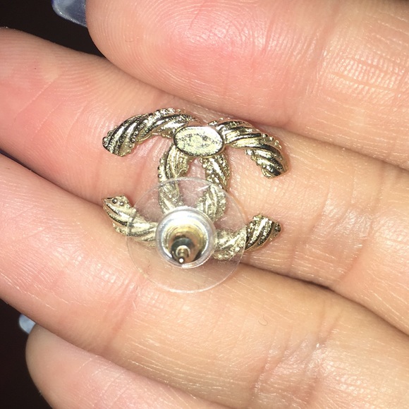 ❤️❤SOLD❤️❤️️Chanel earring - Picture 3 of 4