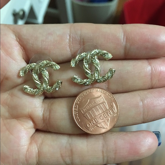 ❤️❤SOLD❤️❤️️Chanel earring - Picture 4 of 4